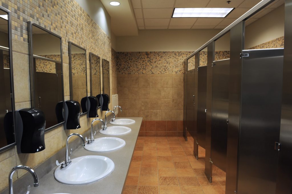 commercial restroom cleaning